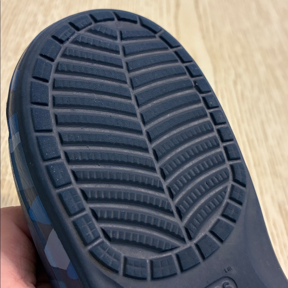 Little Boy’s Crocs Classic Slide Sandals (Navy/Camo) - Picture 10 of 11